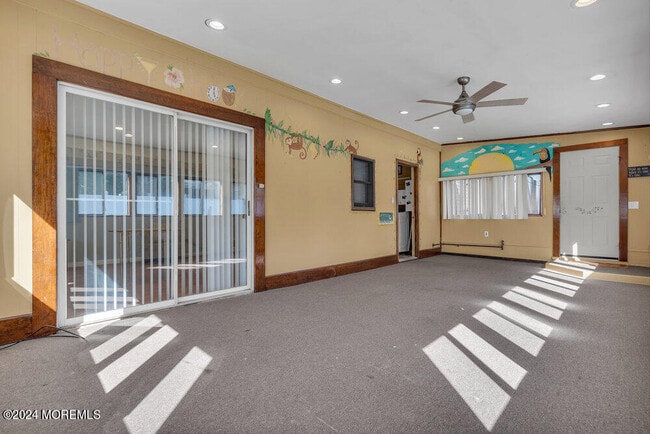 Building Photo - 691 Sussex Ct