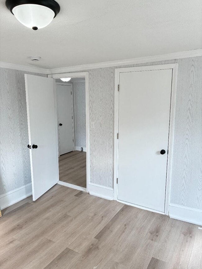 Building Photo - 1601 Queen St E