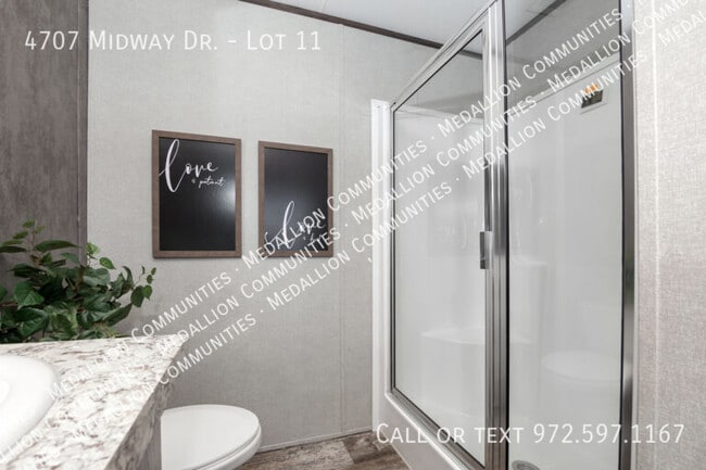 Building Photo - 4707 Midway Dr