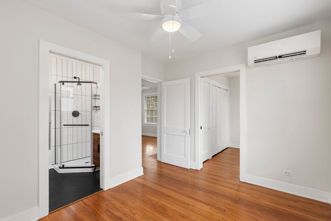 Building Photo - Charming 1-Bedroom in the Heart of Montrose!