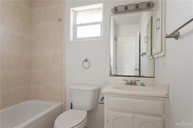 Building Photo - 705 W Bronze Dr