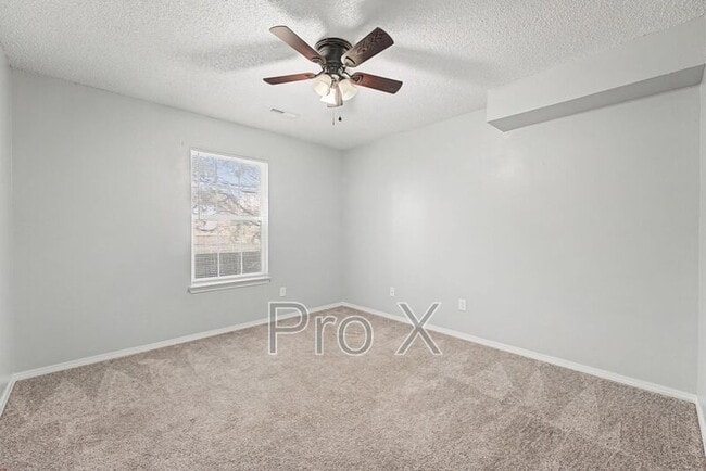 Building Photo - 3403 SW Victoria Pl