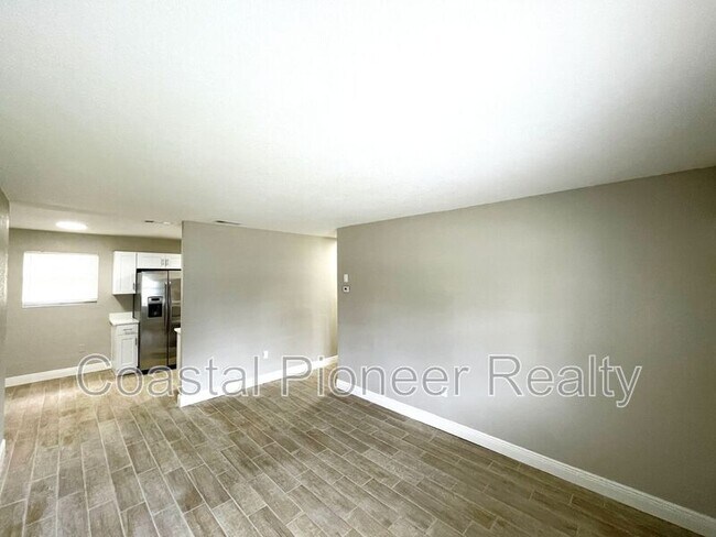 Building Photo - 8310 Croton Ave