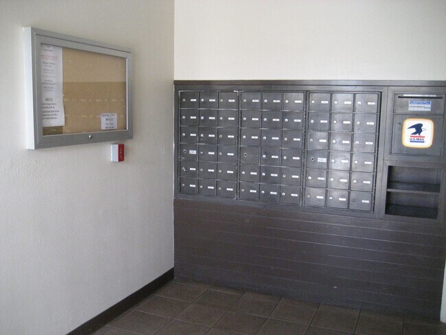 Building Photo - High Desirable 2 Bedroom 2 Bath Corner Uni...
