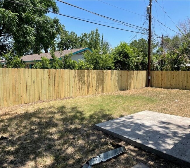 Building Photo - 7000 Bryn Mawr Cove