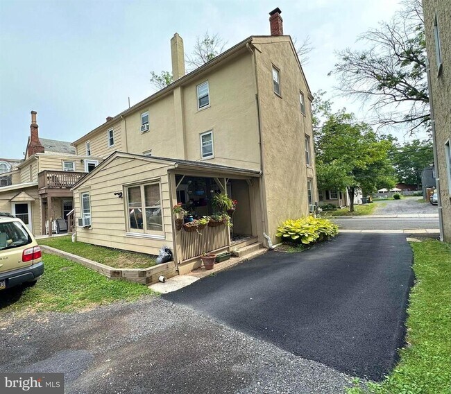 Building Photo - 120 N Bellevue Ave
