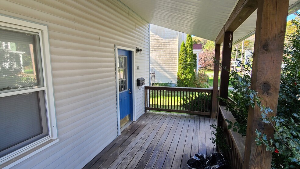 Building Photo - 35 Grove St