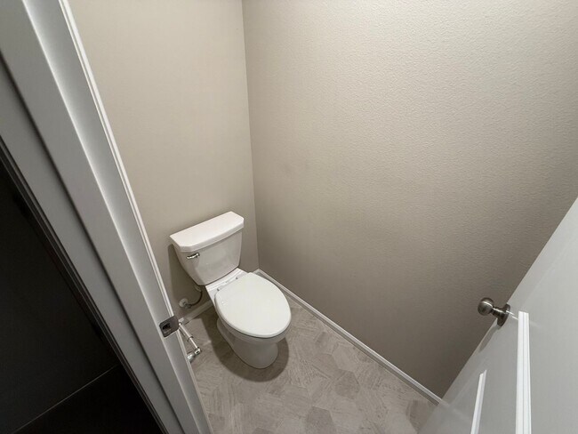 Building Photo - Spacious, modern 5-bed, 2.75-bath in sought-after Daisy Crossing Community in Sultan