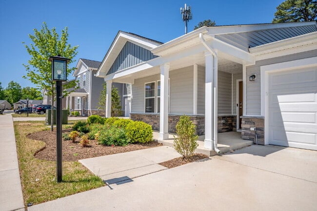 Building Photo - 3 Bedroom Single-Family Home with 2-Car Garage in Glen Allen (23060) – $2,650/mo