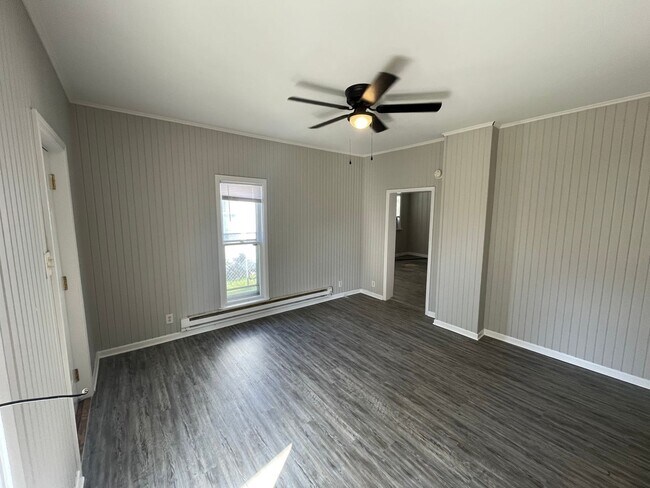 Building Photo - 1 Bedroom House