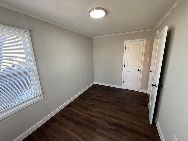 Building Photo - 210 Highview Ave