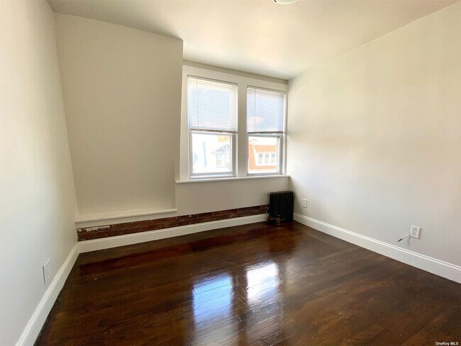 Building Photo - 20-33-33 32nd St