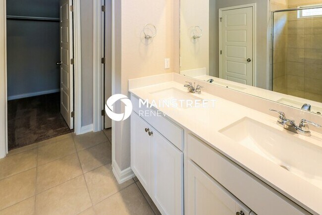 Building Photo - 4 Bedroom Pet-Friendly Home in San Antonio, TX with Main Street Renewal