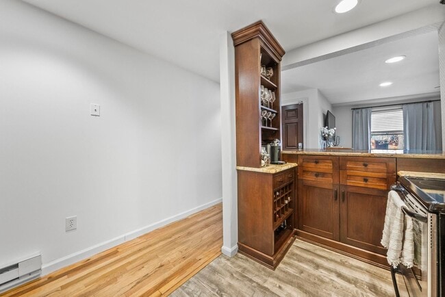 Building Photo - 607 1st St