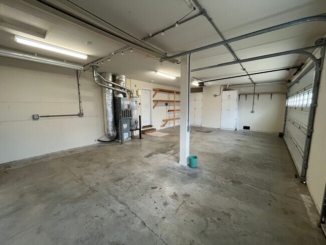 Building Photo - 3111 NE Dennis Ct