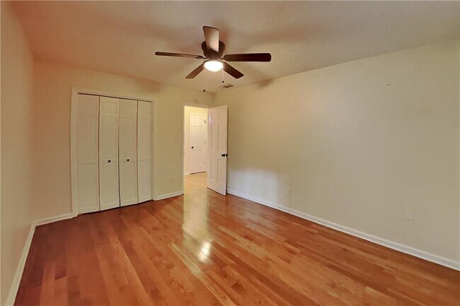 Building Photo - 3829 Bluffview Dr