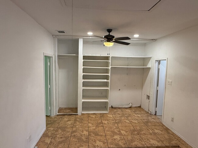 Building Photo - 5110 Ranchero Ln