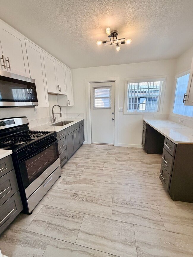Building Photo - Remodeled 1 Bedroom Unit in Orange