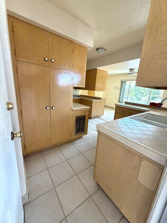Building Photo - Cozy 2 Bedroom 1.5 Bathroom
