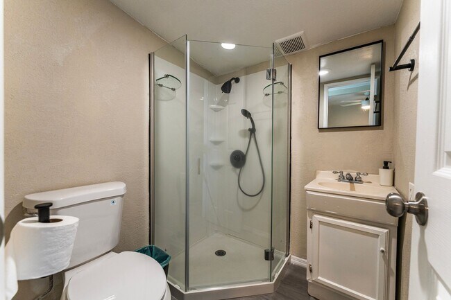 Building Photo - 2614 W Greenway Rd