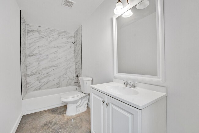 Building Photo - 927 Seattle St