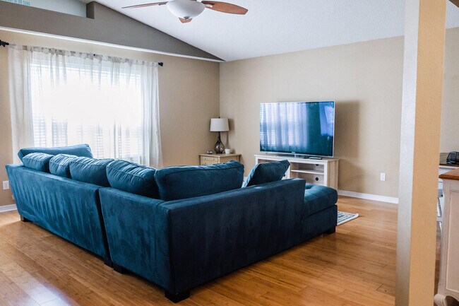 Building Photo - 2026 Catline Cir