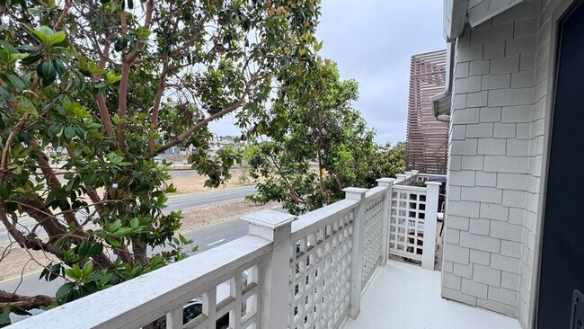 Building Photo - Stunning Townhome in the heart of Encinitas