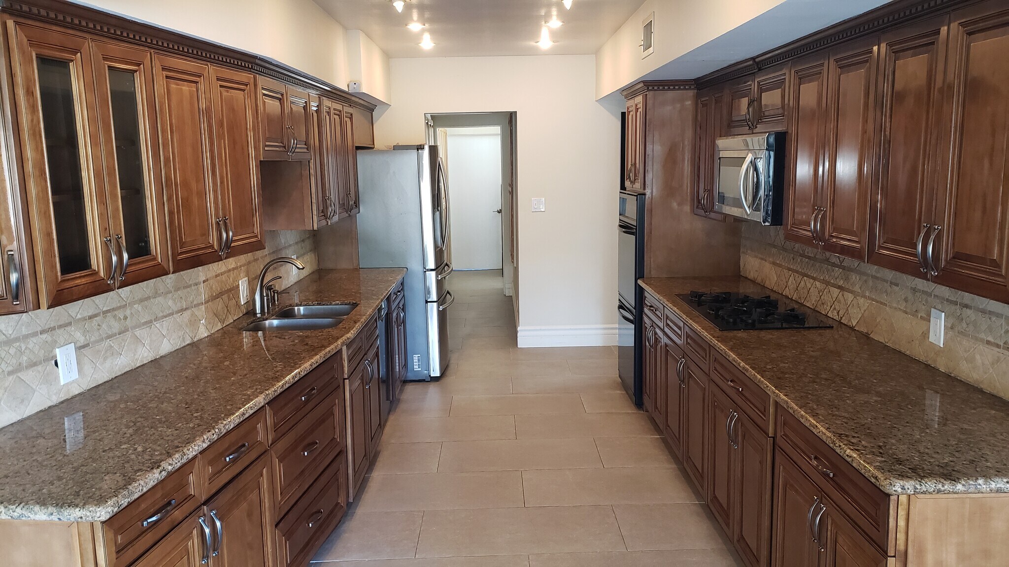 Building Photo - 18610 Paseo Nuevo Dr