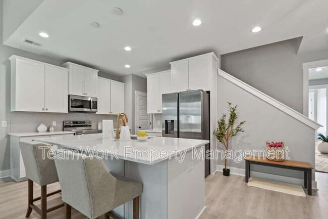 Building Photo - 7763 Park Gate Dr