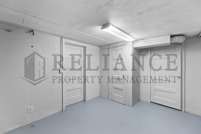 Building Photo - 118 S Sedgwick St