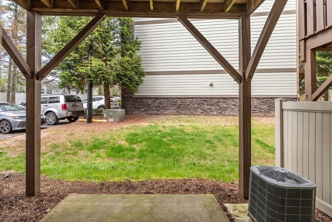 Building Photo - Gorgeous  3-bedroom townhome in North Raleigh!