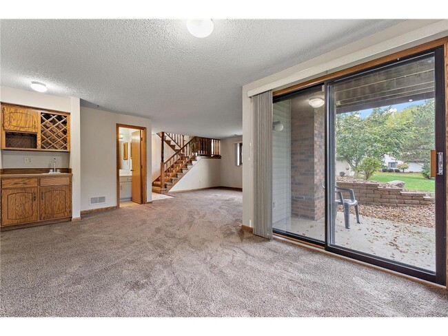 Building Photo - 560 Donegal Cir
