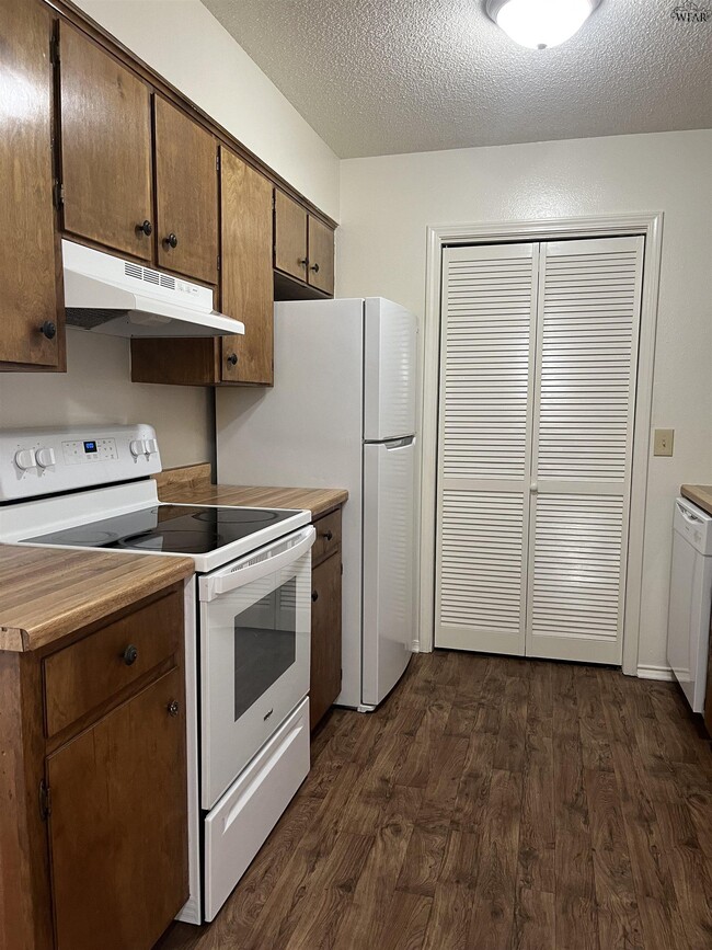 Building Photo - 4718 Brookdale Dr