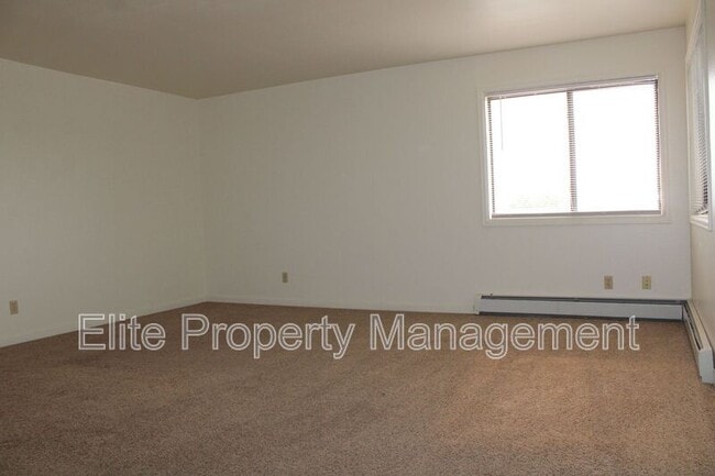 Building Photo - 212 W Palmer Lake Dr