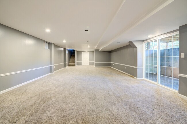 Building Photo - 1140 Collingwood Dr