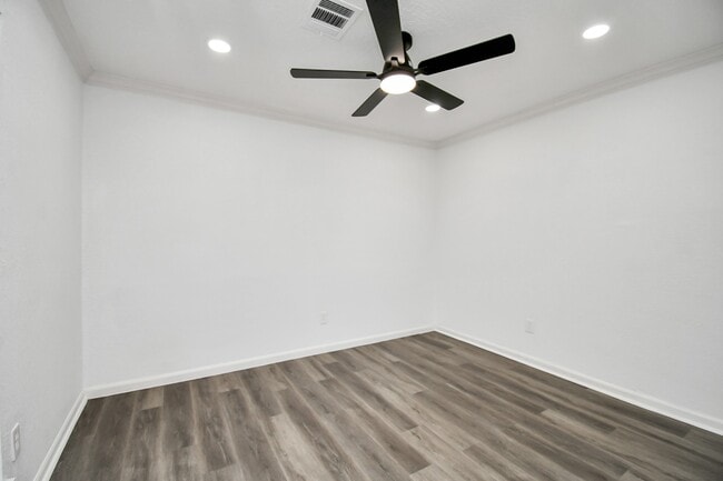 Building Photo - 7022 Castleview Ln