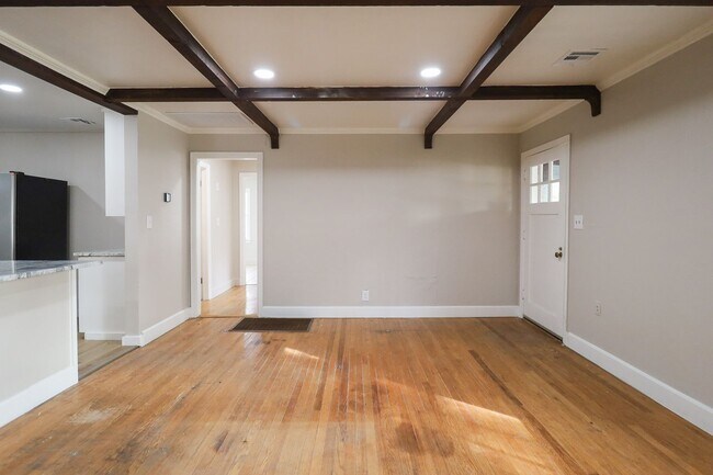 Building Photo - Midtown 2 Bedroom Gem! Available for move in immediately!