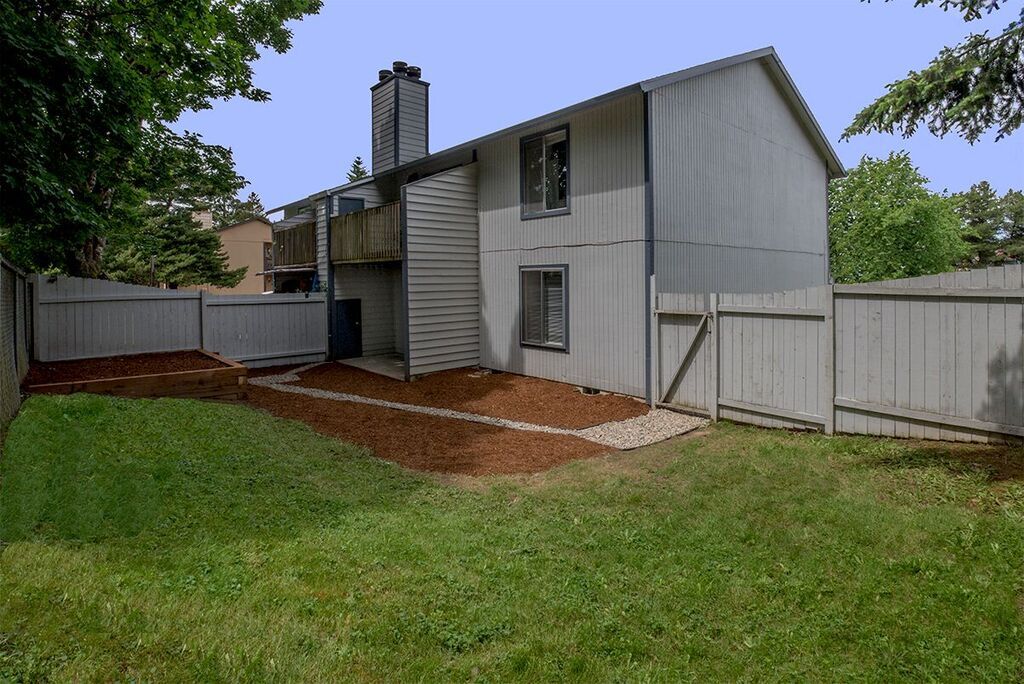 Building Photo - 12400 SW Gingham Ln