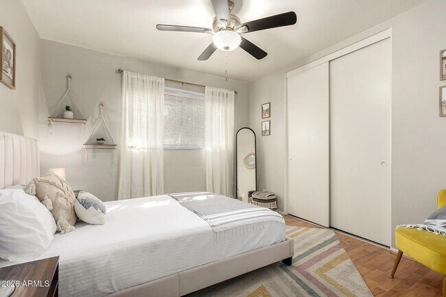 Building Photo - 1412 W 7th Pl