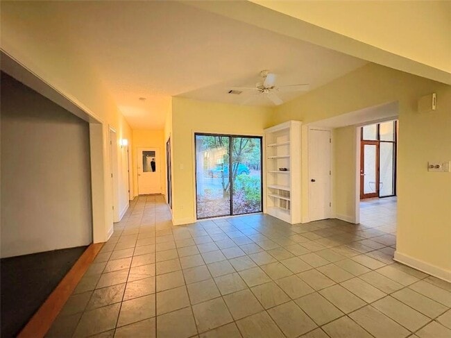 Building Photo - 2939 Rivercrest Dr