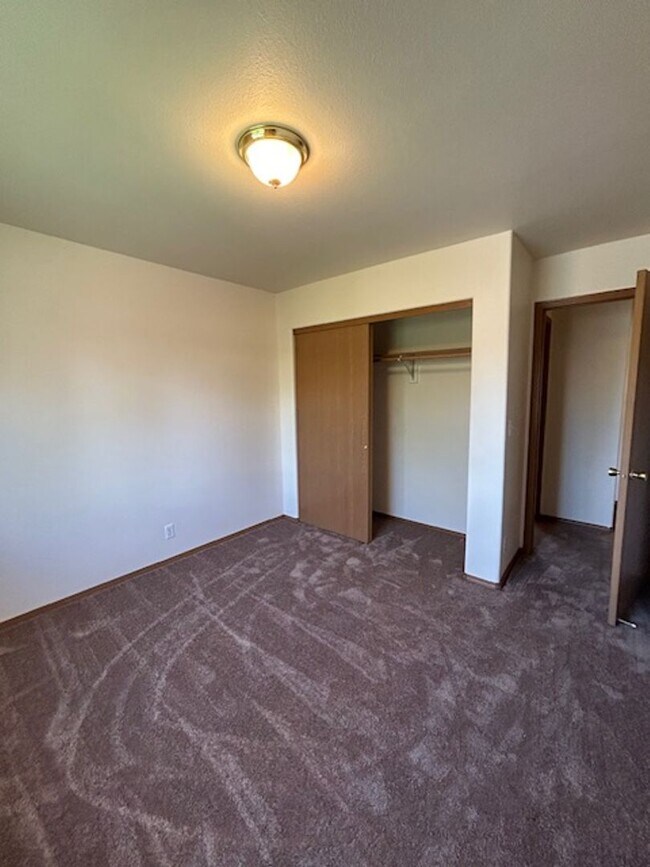 Building Photo - 129 Bing Ct