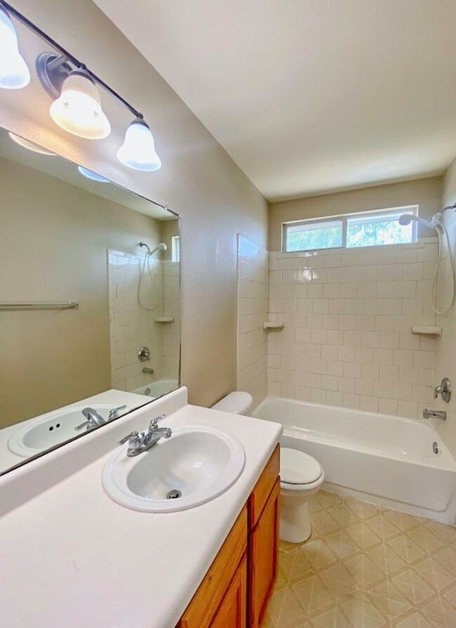 Building Photo - Lovely home in Wildhorse Vista Neighborhood