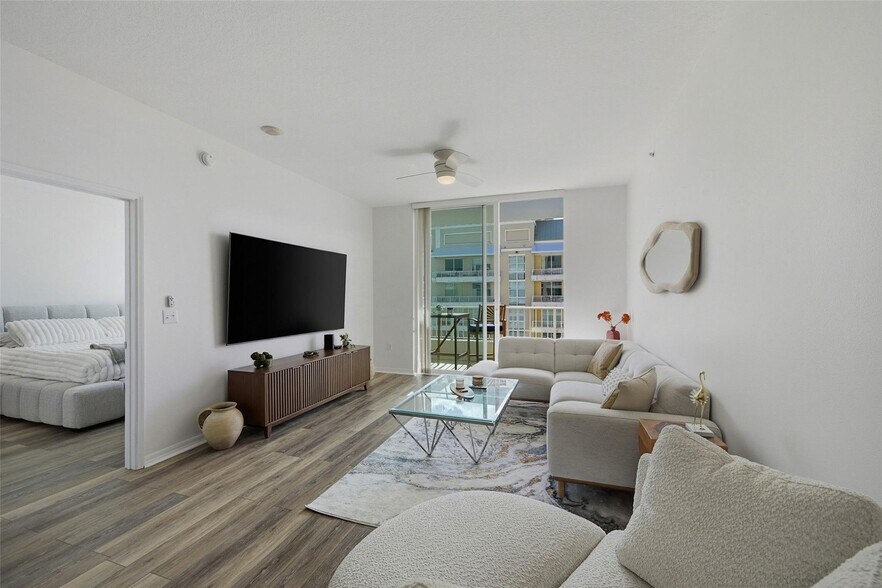 Building Photo - 700 E Boynton Beach Blvd