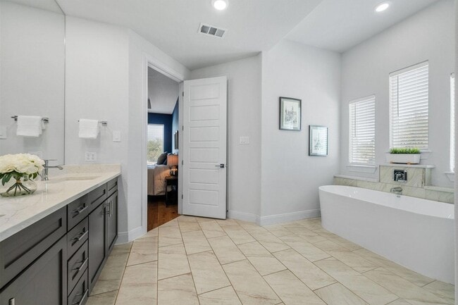 Building Photo - 104 Rolling Hills Ct