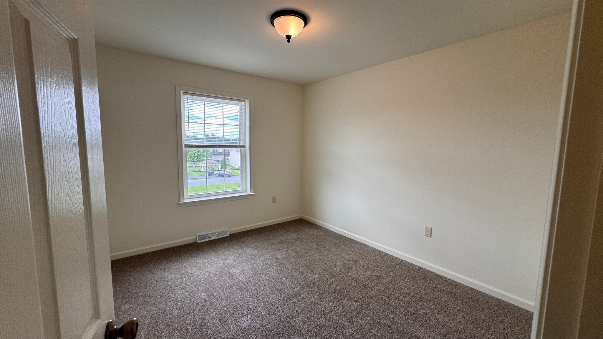 Building Photo - 250 Limestone Dr