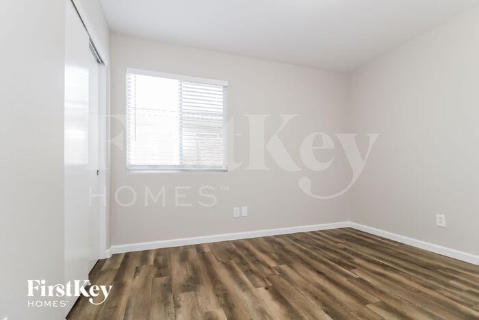 Building Photo - 13576 W Desert Ln