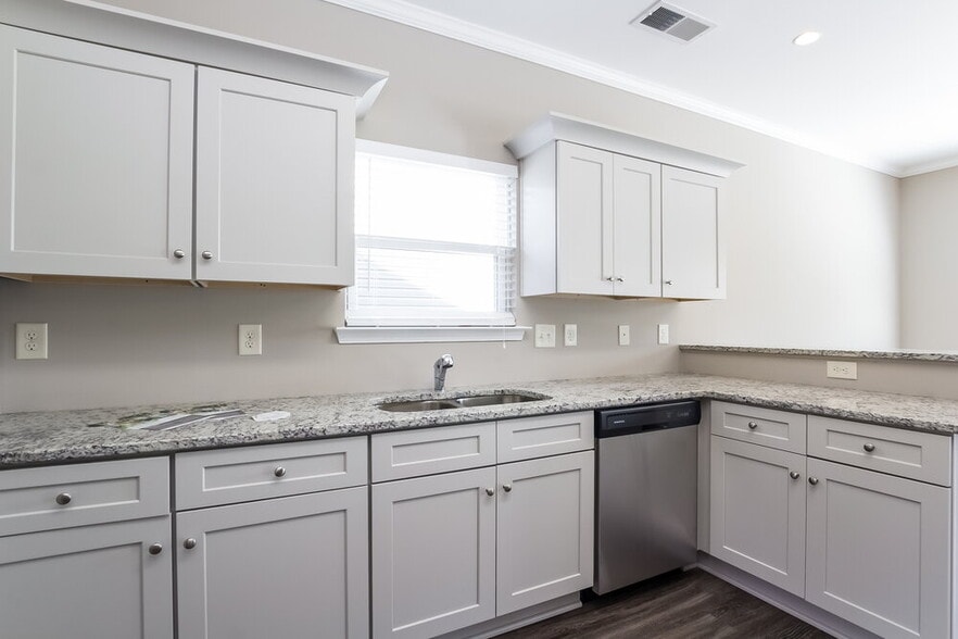 Building Photo - 326 Crescent Woode Dr