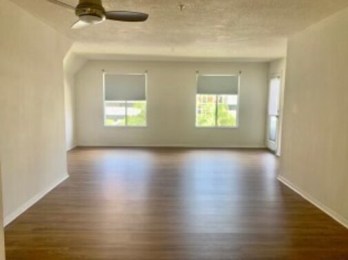 Building Photo - 8889 Caminito Plaza Centro