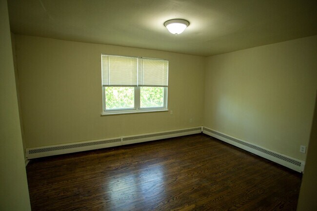 Building Photo - NEWLY RENOVATED 1 BEDROOM APARTMENT - 6430 1/2 TULIP ST
