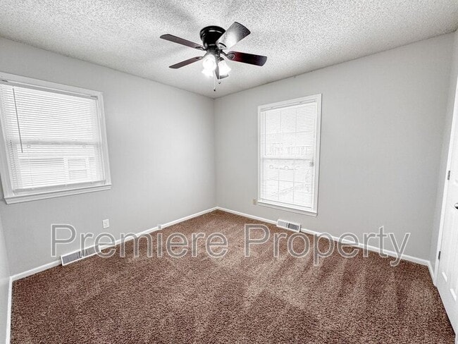 Building Photo - 7012 N Winan Ave
